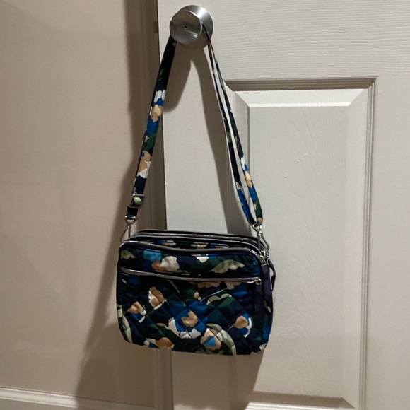 Vera Bradley Triple Compartment NWOT Crossbody Bag - see description - Picture 1 of 16